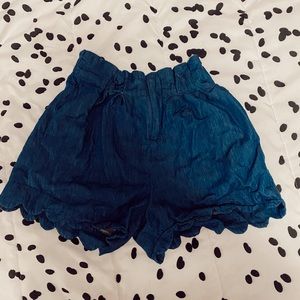 Scallop trim shorts